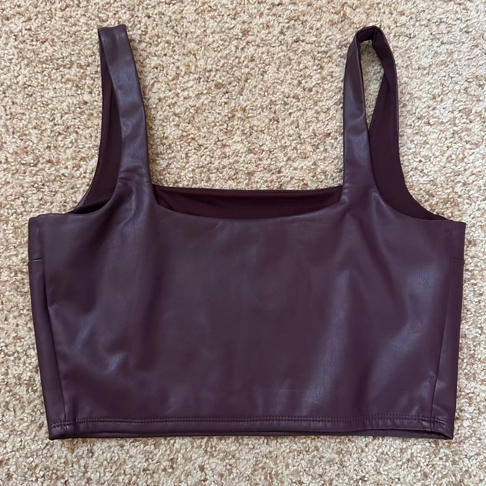 Express Crop Top - Picture 2 of 3